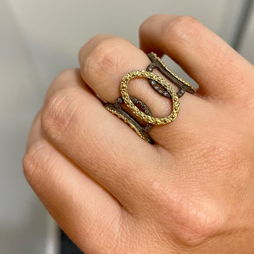 Armenta 18k & SS circle link ring with diamonds